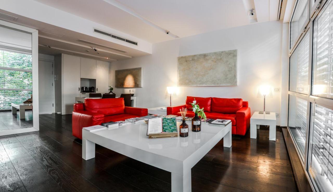 Magna Pars L'Hotel A Parfum, Small Luxury Hotels Of The World Milan Luaran gambar A living room in a serviced apartment in Vienna, Austria