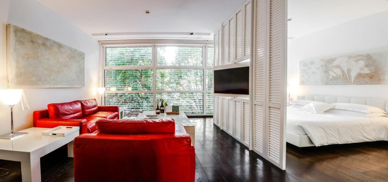Magna Pars L'Hotel A Parfum, Small Luxury Hotels Of The World Milan Luaran gambar A room divider in a living room