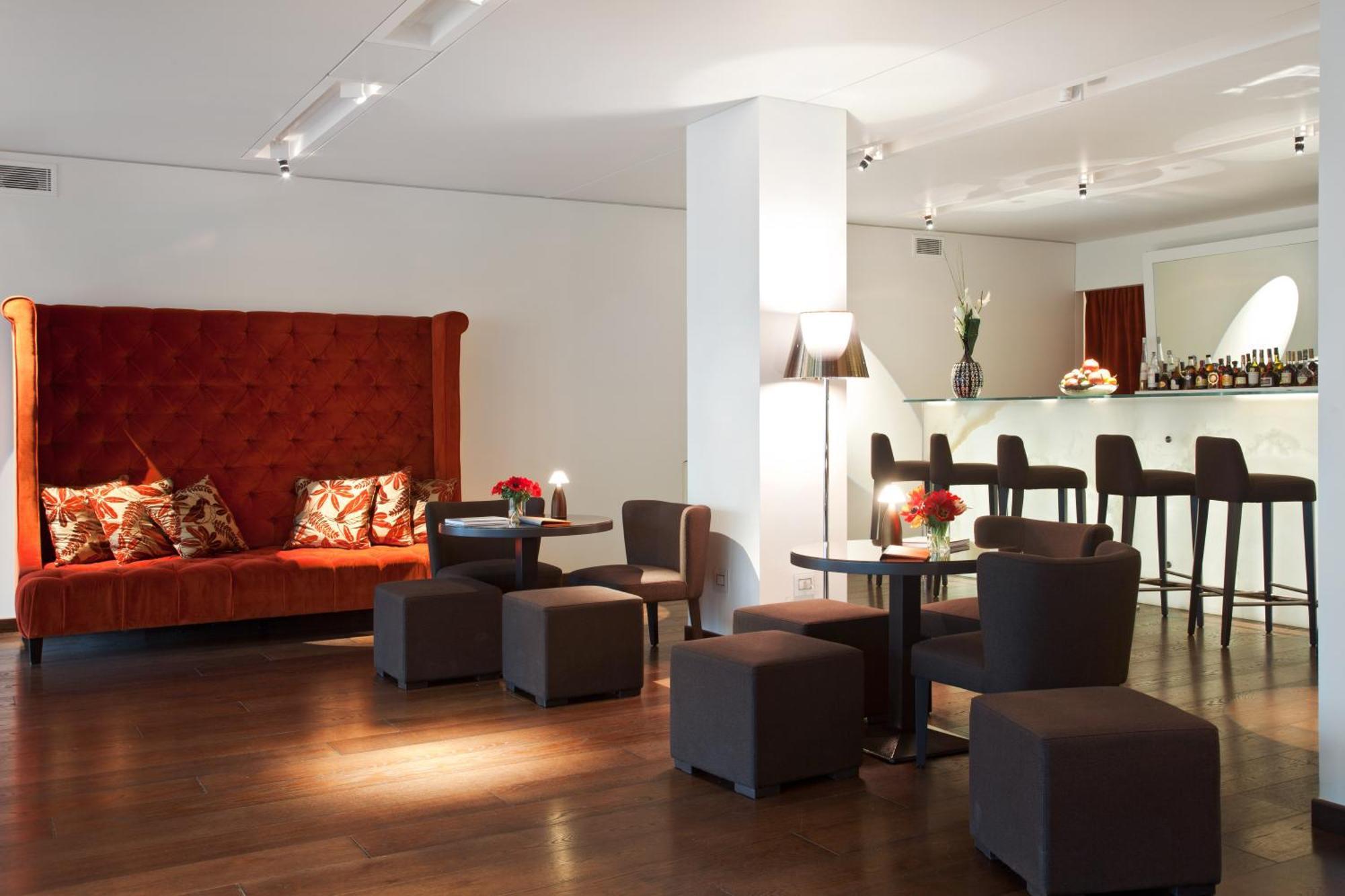 Magna Pars L'Hotel A Parfum, Small Luxury Hotels Of The World Milan Luaran gambar The bar at the Hotel de la Paix