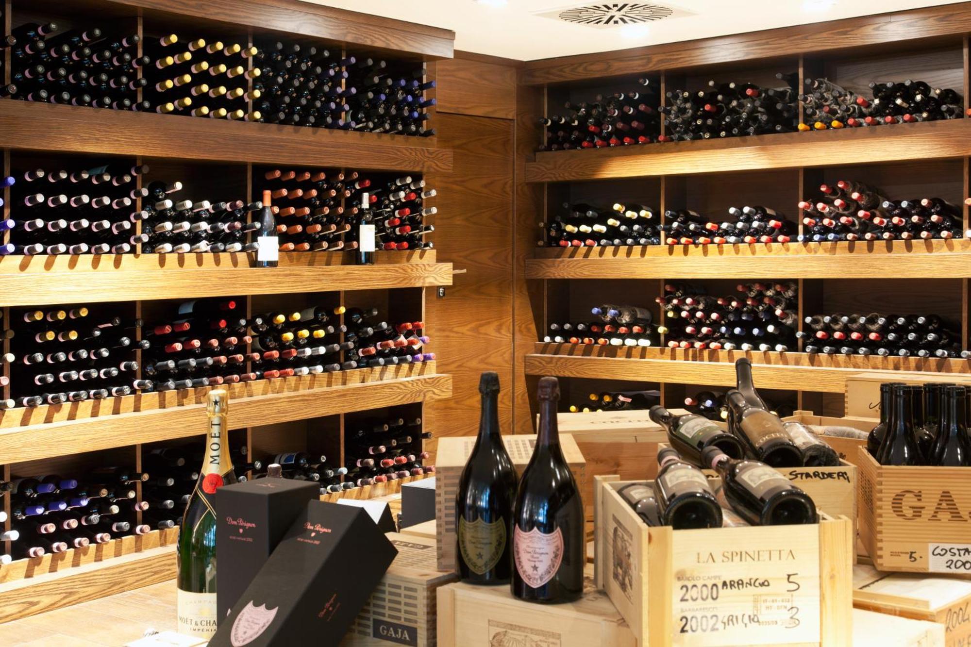 Magna Pars L'Hotel A Parfum, Small Luxury Hotels Of The World Milan Luaran gambar Wine cellar