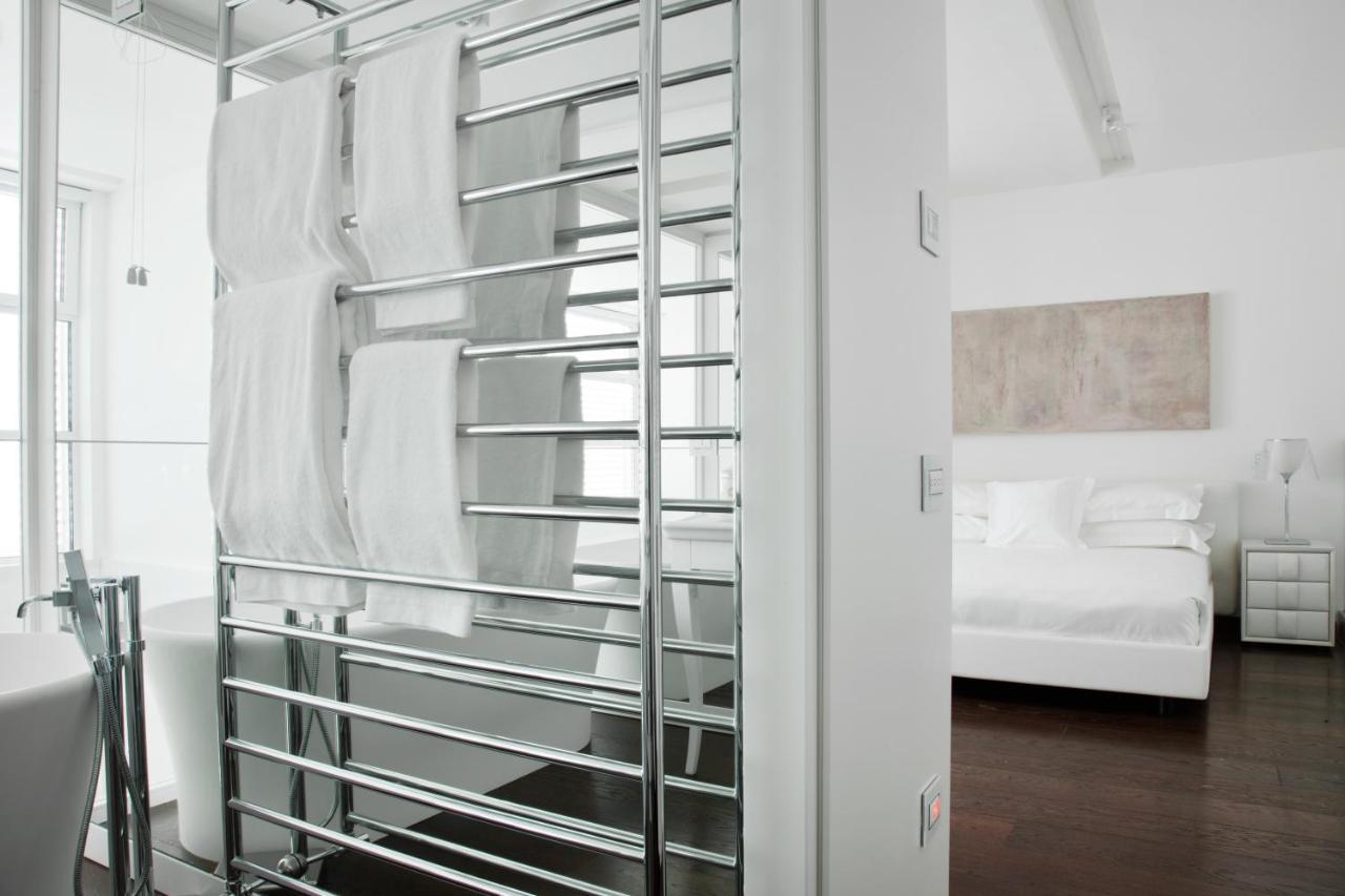 Magna Pars L'Hotel A Parfum, Small Luxury Hotels Of The World Milan Bilik gambar A towel warmer