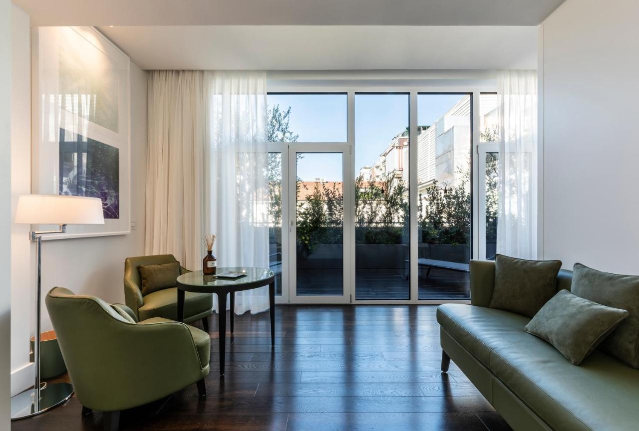 Magna Pars L'Hotel A Parfum, Small Luxury Hotels Of The World Milan Luaran gambar A suite at the Mandarin Oriental Munich