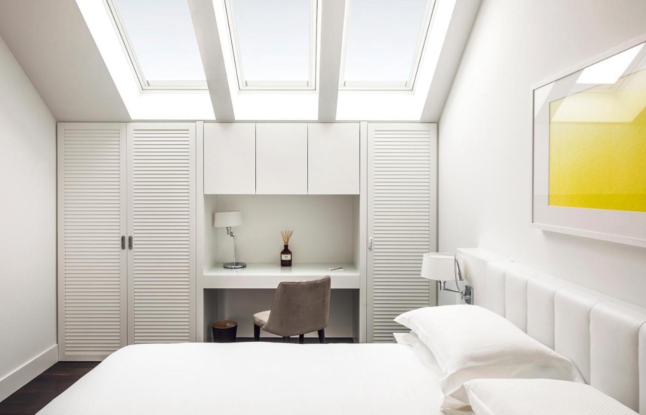 Magna Pars L'Hotel A Parfum, Small Luxury Hotels Of The World Milan Luaran gambar A bedroom with a skylight